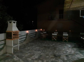 Andar Moradia com terraço e pátio.